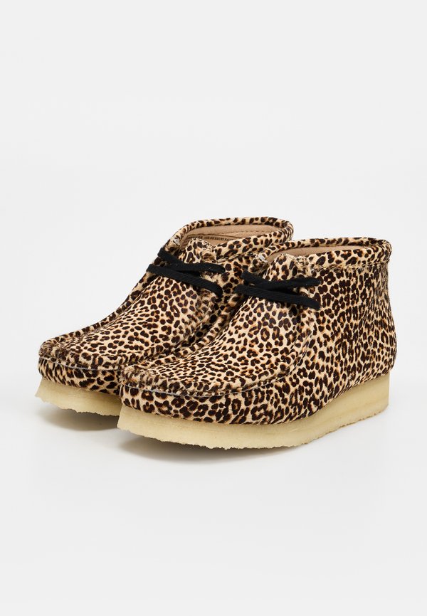 Clarks WALLABEE