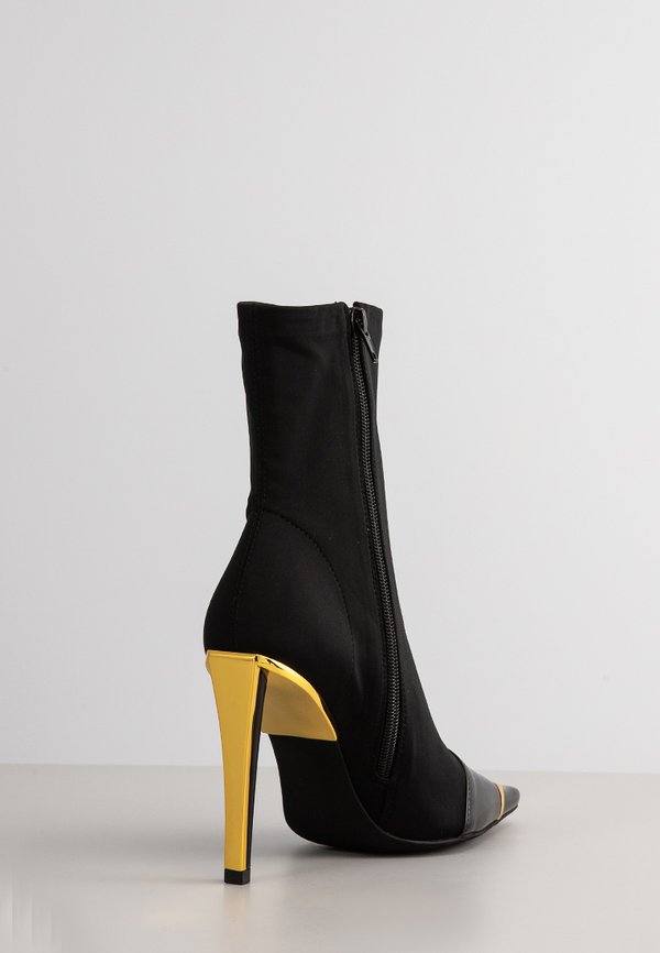 Jeffrey Campbell CLOCKWISE