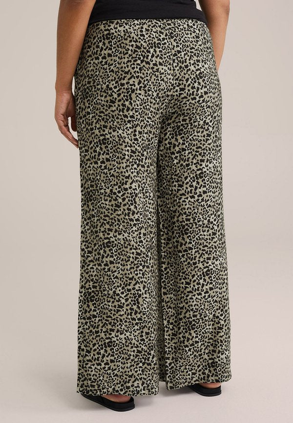 WE Fashion CURVE