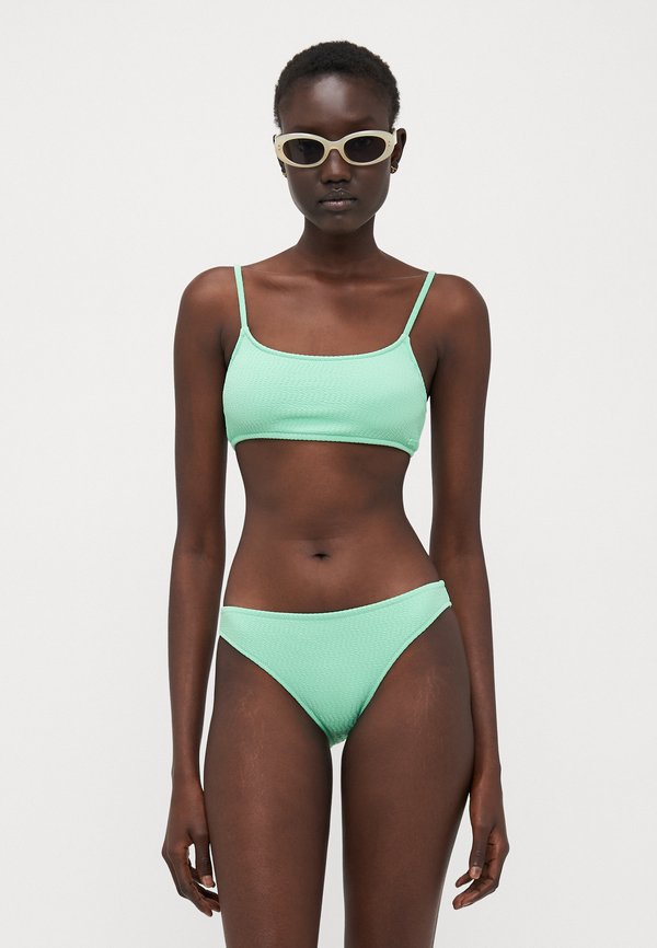 Roxy LAGOS MODERATE