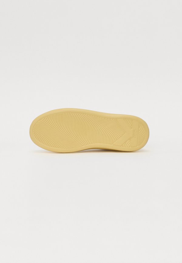KARL LAGERFELD IKON KAPRI