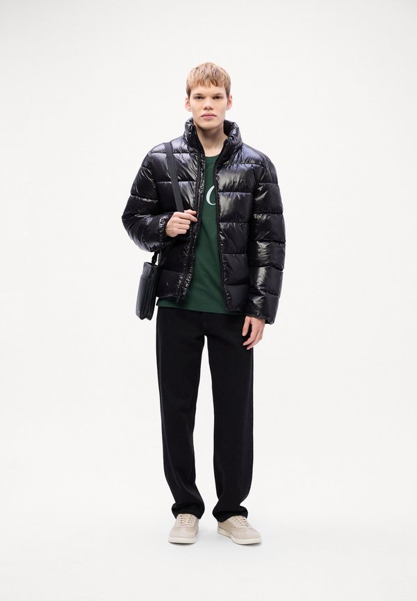 Calvin Klein GLOSSY CHANNELED PUFFER