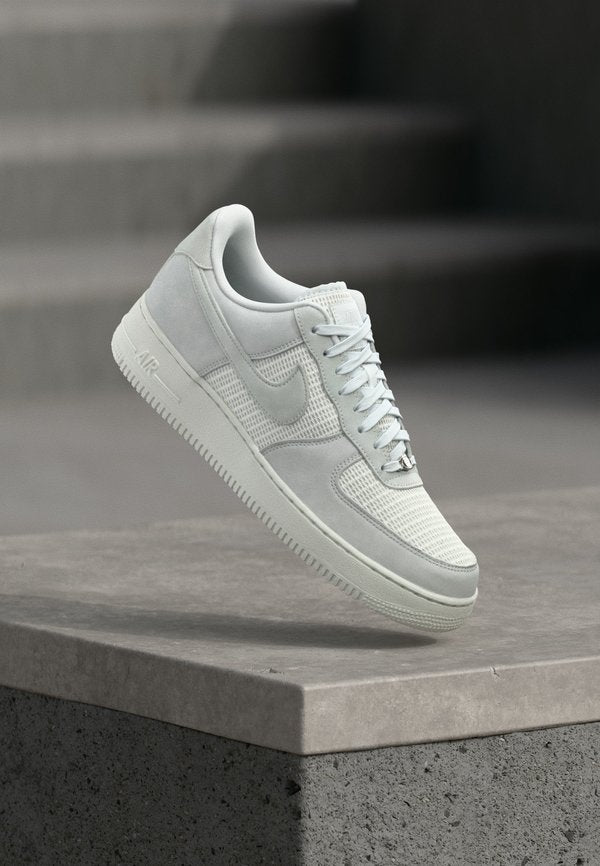 Nike Sportswear AIR FORCE 1 07 LV8 - Trainers - off white/summit white