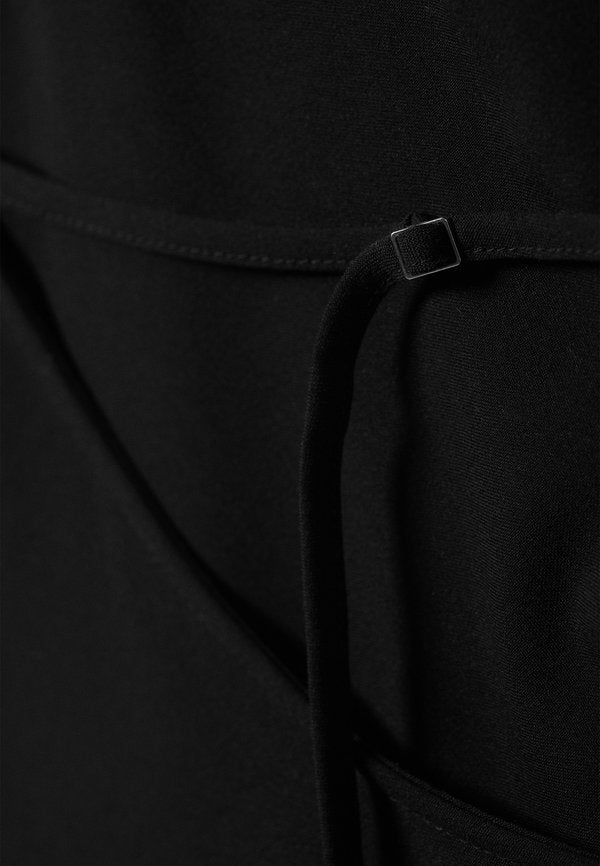 Weekday DRAPE HALTERNECK