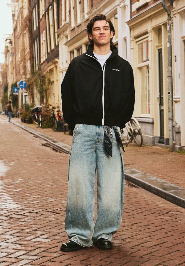 Bershka BARREL JEANS - Relaxed fit jeans - light blue