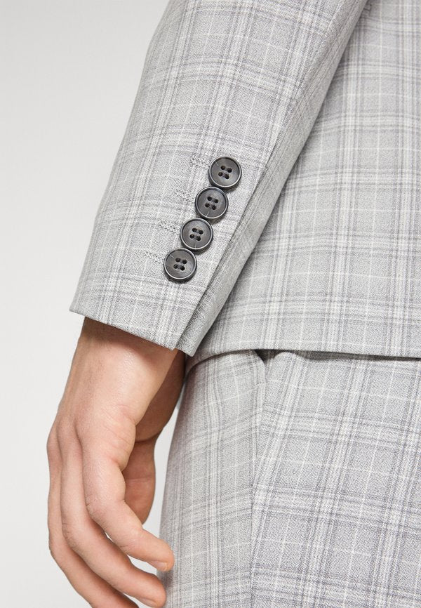 Isaac Dewhirst THE FASHION PEAK SUIT