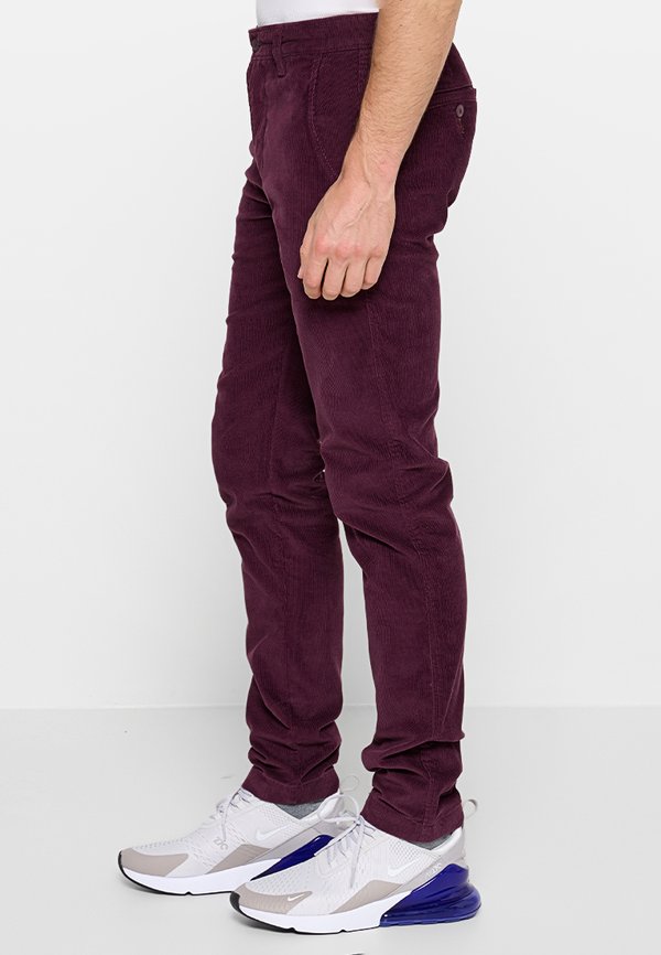 Levi's® SLIM TAPER