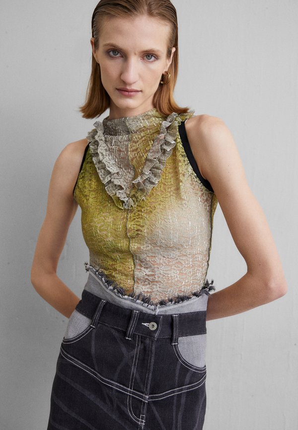 Clear To Rain SLEEVELESS STRETCHED