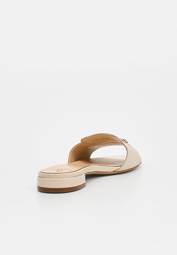AIGNER LEONORA