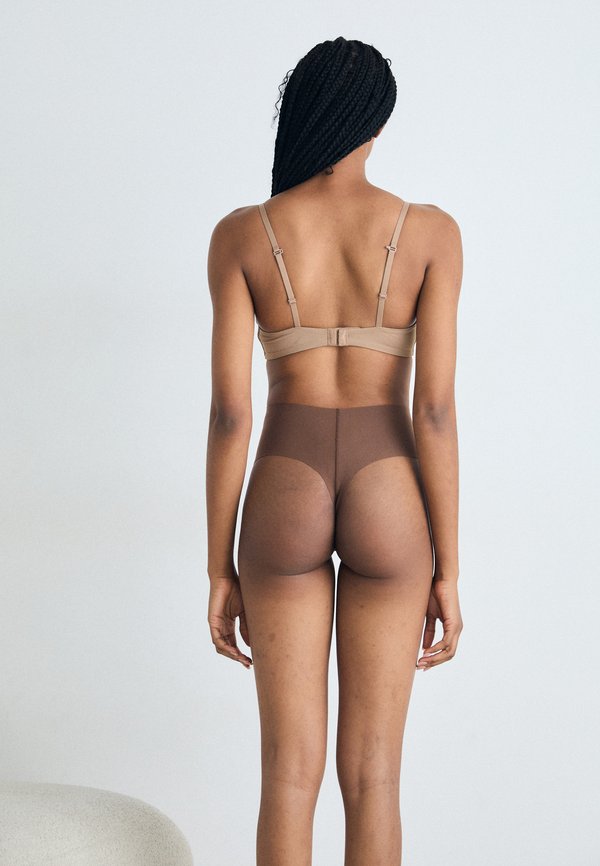 Calvin Klein Underwear SHAPEWEAR SCULPTED FIRM THONG STAY PUT