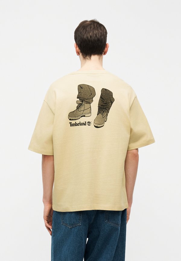 Timberland SHORT SLEEVE TIMBS ON MY FEET GRAPHIC TEE