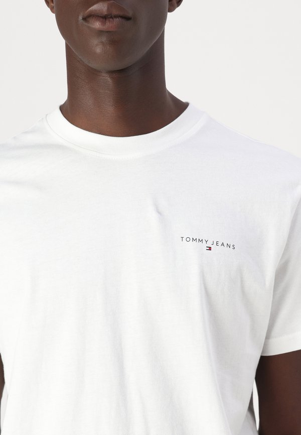 Tommy Jeans SLIM LINEAR CHEST TEE