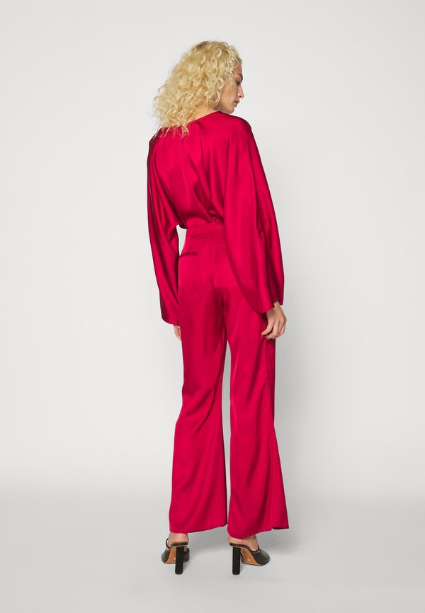 By Malene Birger AMORES
