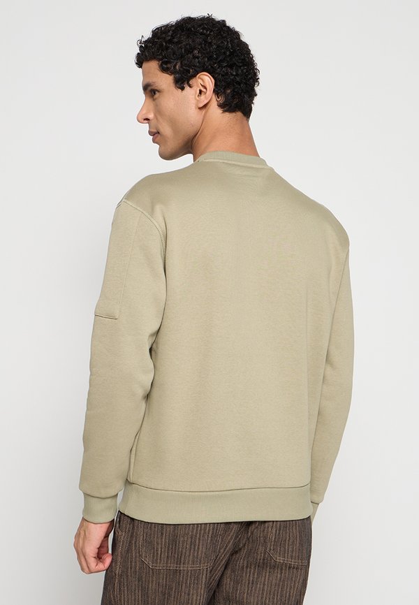 NO EXCESS CREWNECK