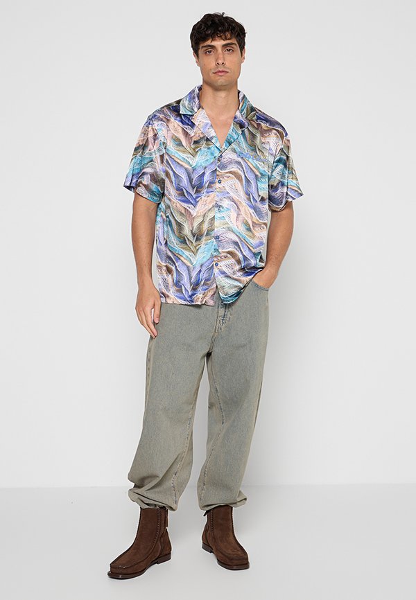 Carlo Colucci OVERSIZE FIT