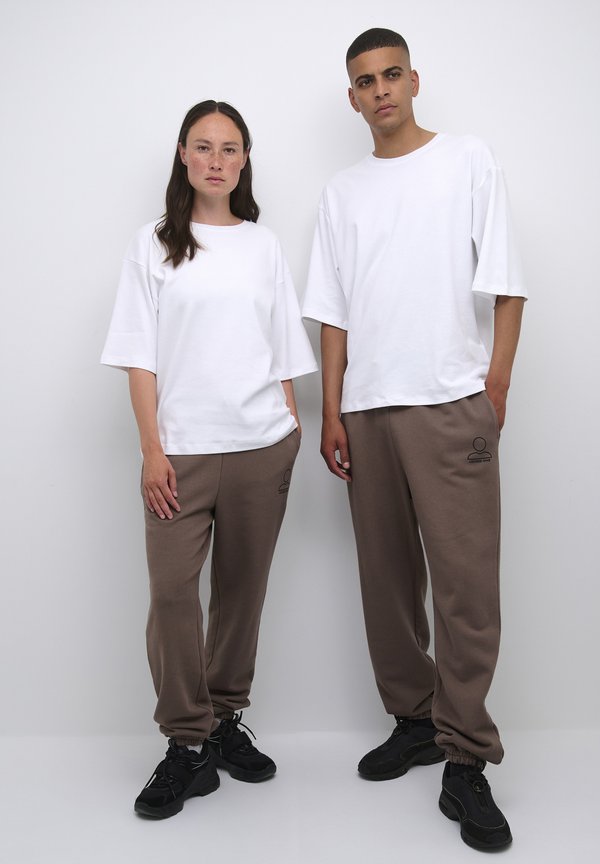 Lounge Nine QONDRADLN UNISEX