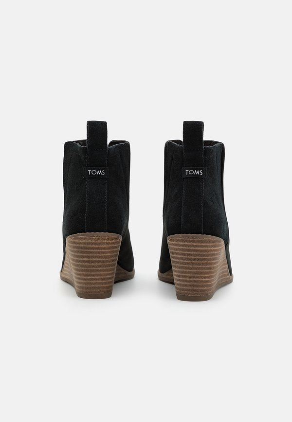 TOMS CLARE