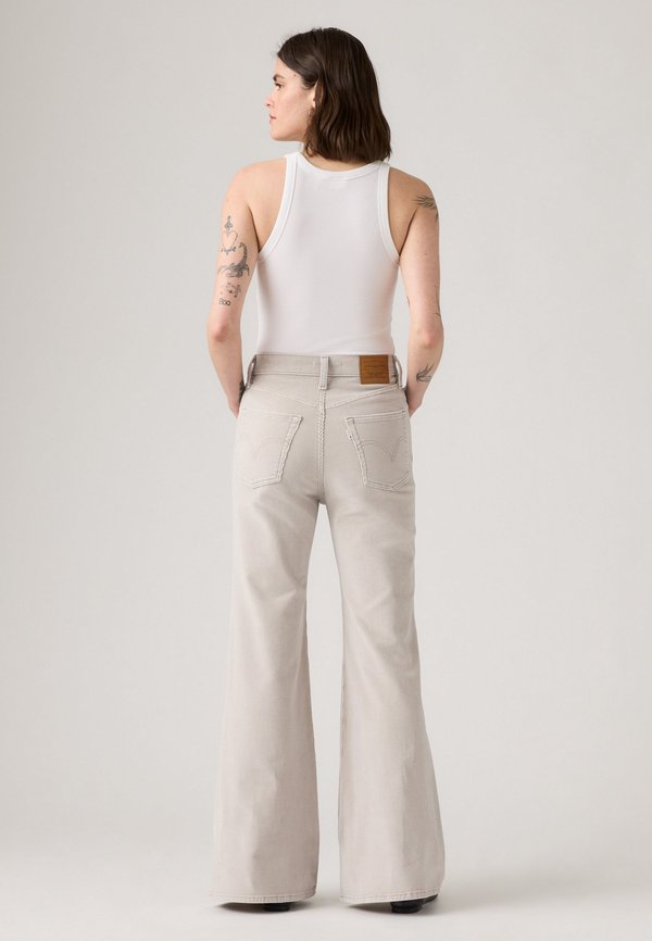 Levi's® RIBCAGE BELLS