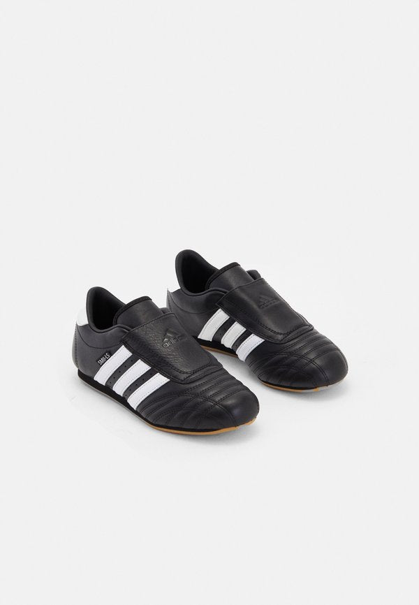 adidas Originals TAEKWONDO - Trainers - core black/white