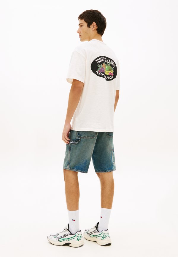 Tommy Jeans GRAPHIC TEXTURED RELAXED CREW NECK T-SHIRT