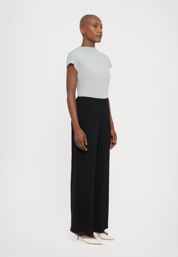 ADRIANA DEGREAS SOLID WIDE LEG PANTS
