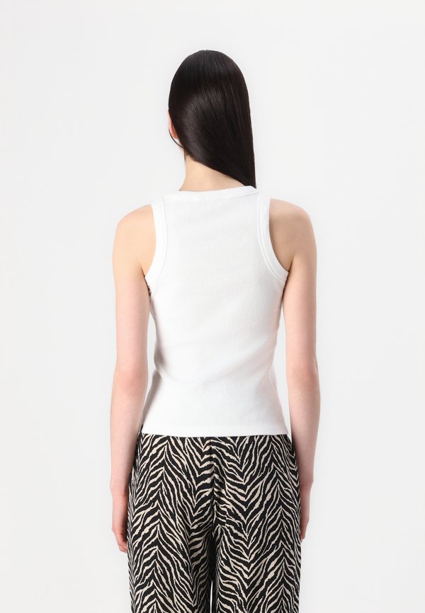 DOCKERS TANK
