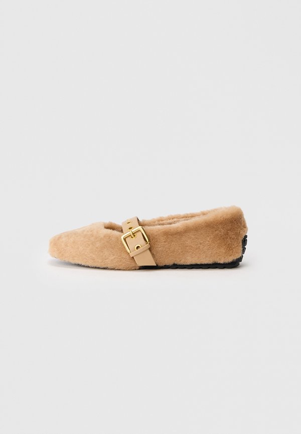 Steve Madden TOASTY