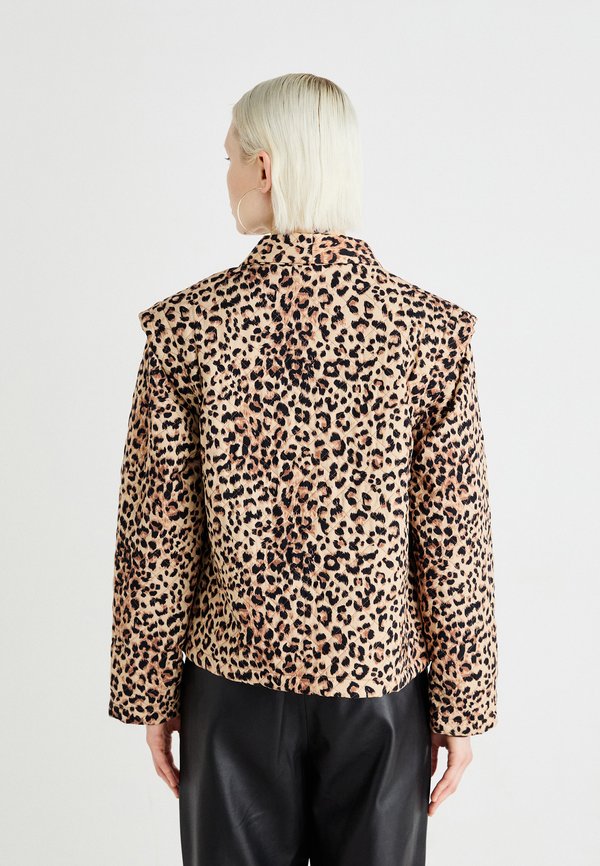 Pieces PCSAROLINE SHORT JACKET