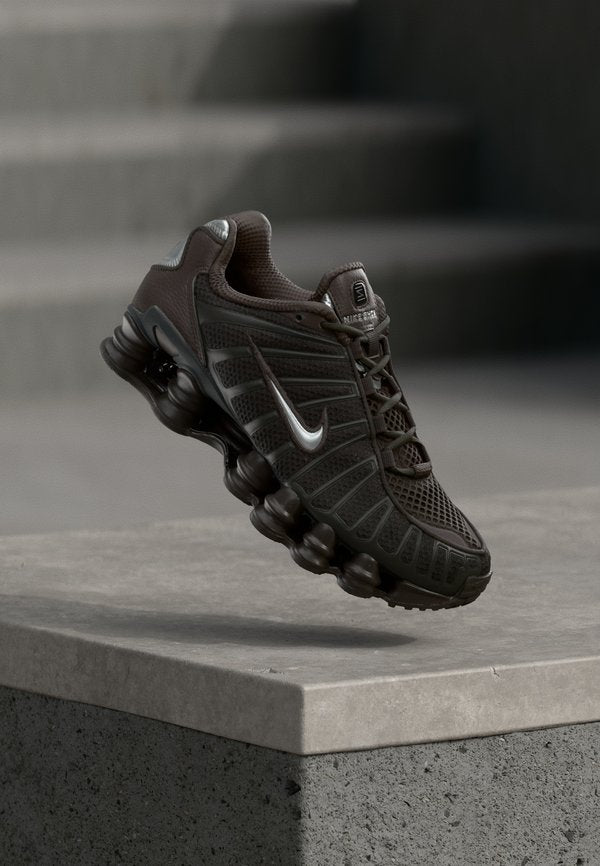 Nike Sportswear SHOX TL - Trainers - brown/metallic silver-coloured