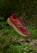 New Balance REBEL - Trail running shoes - maple/neo flame