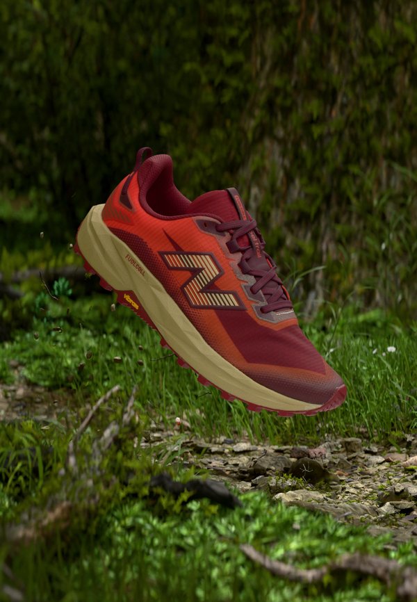New Balance REBEL - Trail running shoes - maple/neo flame