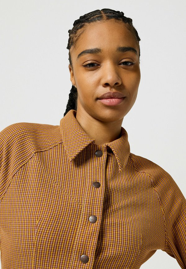 Wrangler SLIM FIT DRESS