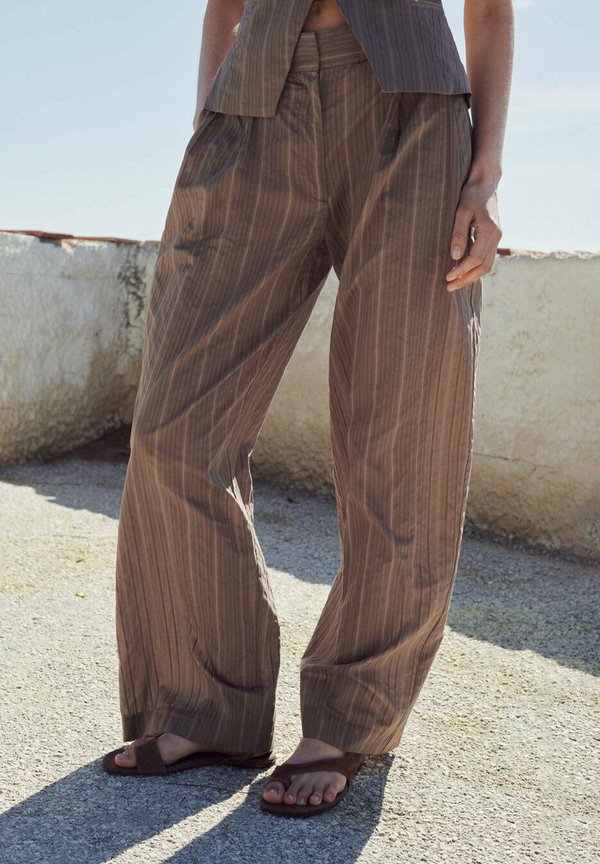 Mango ADULT - Trousers - dark brown