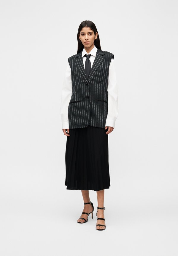 KARL LAGERFELD ELONGATED PINSTRIPE