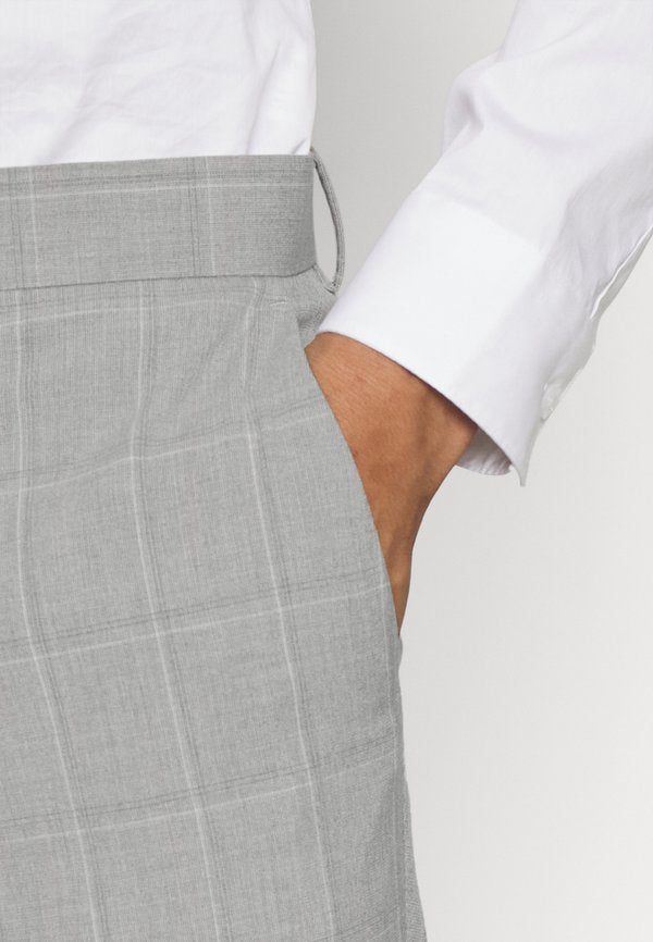 Isaac Dewhirst THE FASHION SUIT PEAK OCCASION DESIGN