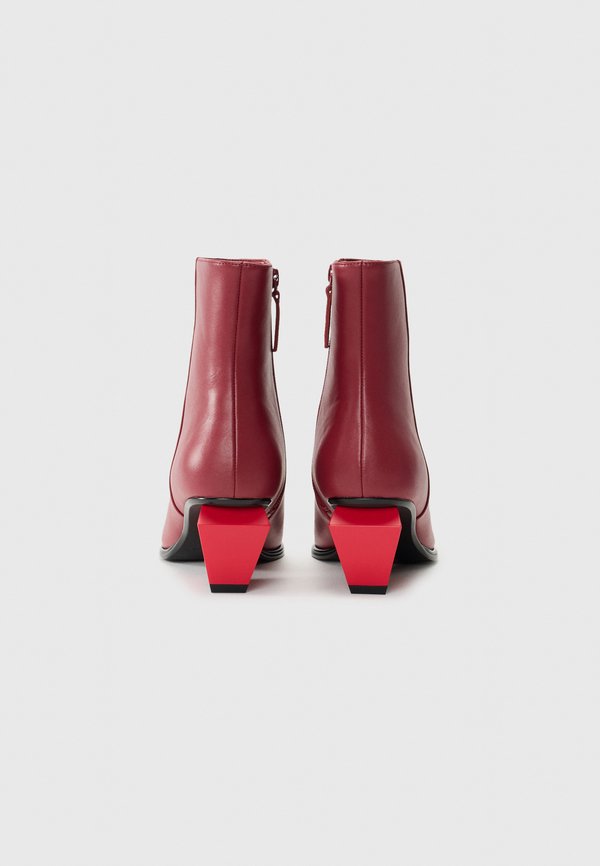 United Nude JACKY II
