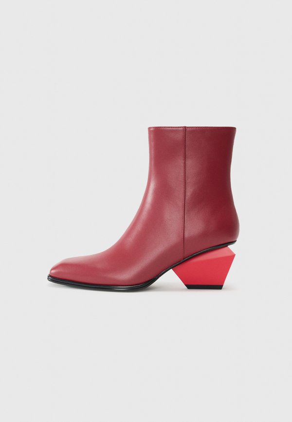 United Nude JACKY II