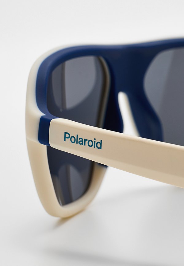Polaroid 0