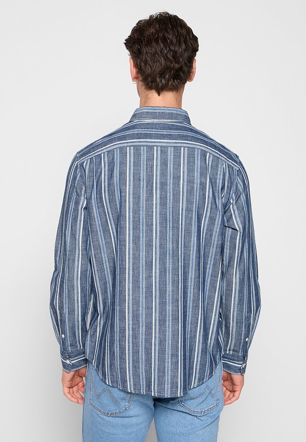 Levi's® REGULAR FIT