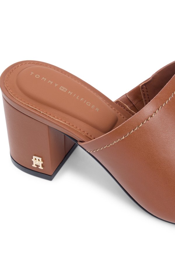 Tommy Hilfiger TH MONOGRAM LEATHER BLOCK HEEL MULES