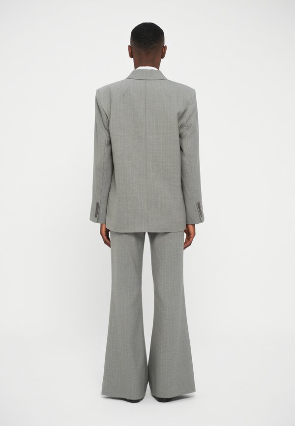 REMAIN BOXY OVERSIZED