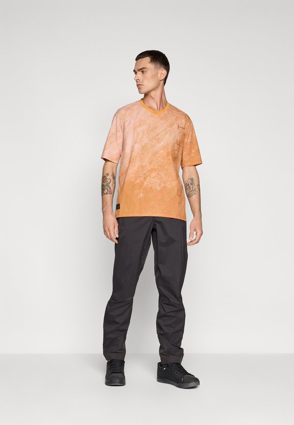 Craft RELAXED FIT