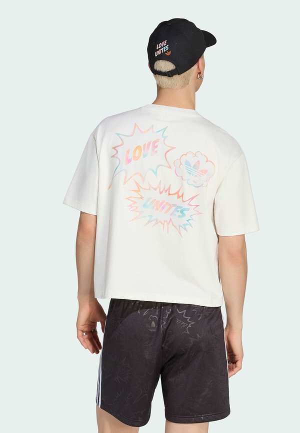 adidas Originals ADIDAS ORIGINALS PRIDE GFX TEE - Print T-shirt - cloud white