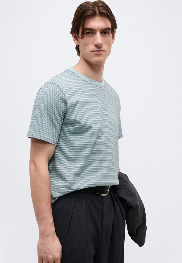 Lindbergh STRIPED O NECK TEE