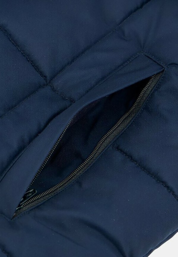 le coq sportif ESSENTIELS