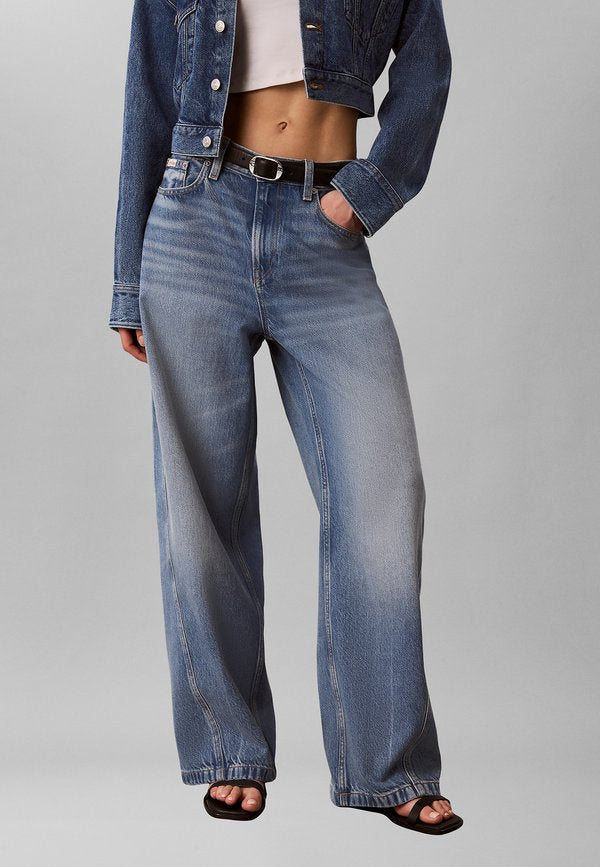 Calvin Klein Jeans CALVIN KLEIN JEANS LOW RISE TWISTED BAGGY JEANS - Baggy Jeans - silverstone