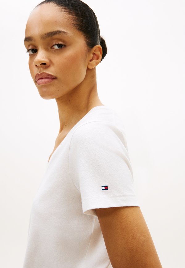 Tommy Hilfiger LINEN BLEND V-NECK T-SHIRT