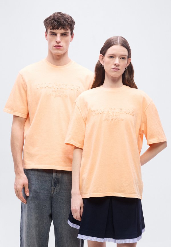 Tommy Jeans CLASSIC LOGO CREW NECK T-SHIRT