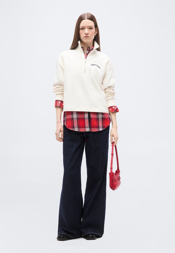 Tommy Jeans LOGO EMBROIDERY RELAXED QUARTER-ZIP SWEATSHIRT