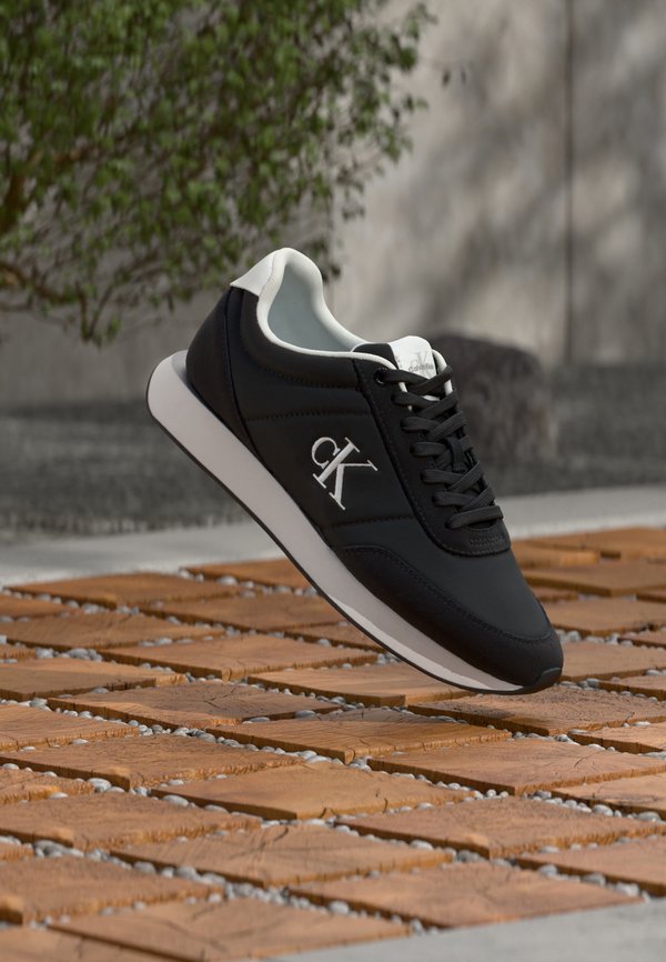 Calvin Klein RETRO RUNNER - Trainers - black/bright white